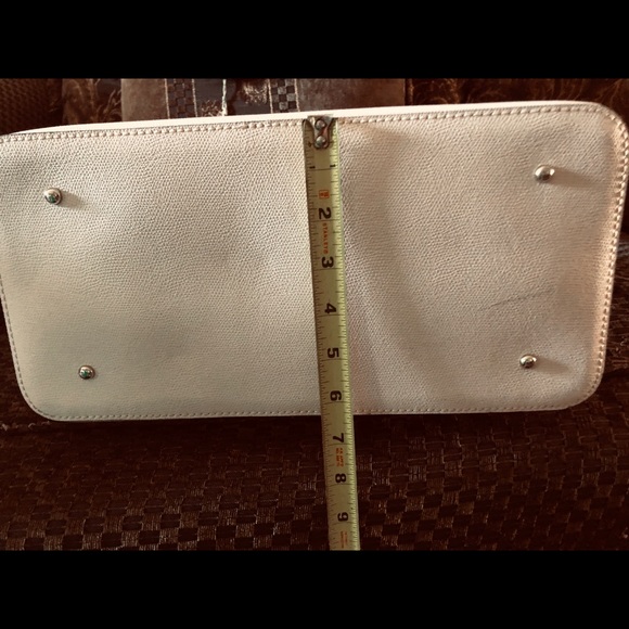 ‼️SOLD‼️Guess Tote - Picture 6 of 7